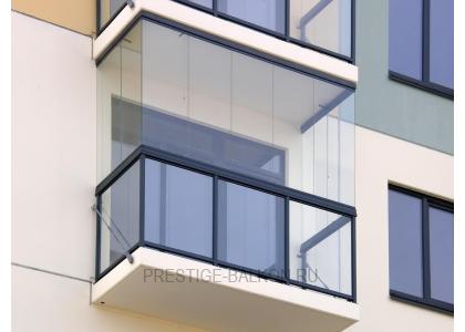 Безрамное остекление балкона с внешней отделкой в Щёлково