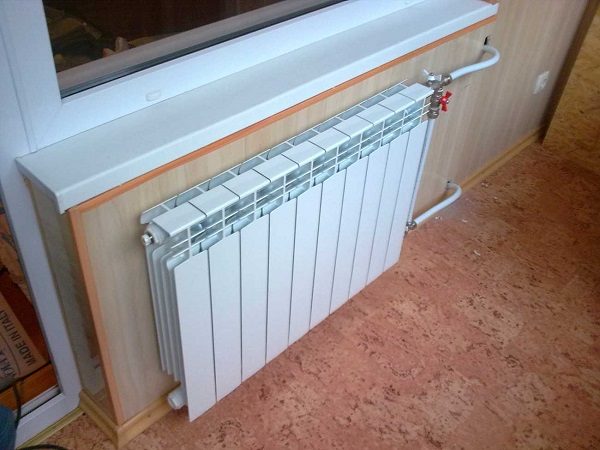 Теплое остекление балкона пластиковыми окнами и установкой масляного обогревателя в Щёлково